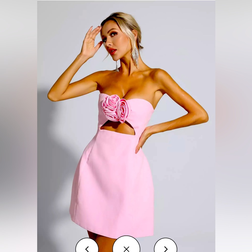 Beautiful structured sexy strapless party dress